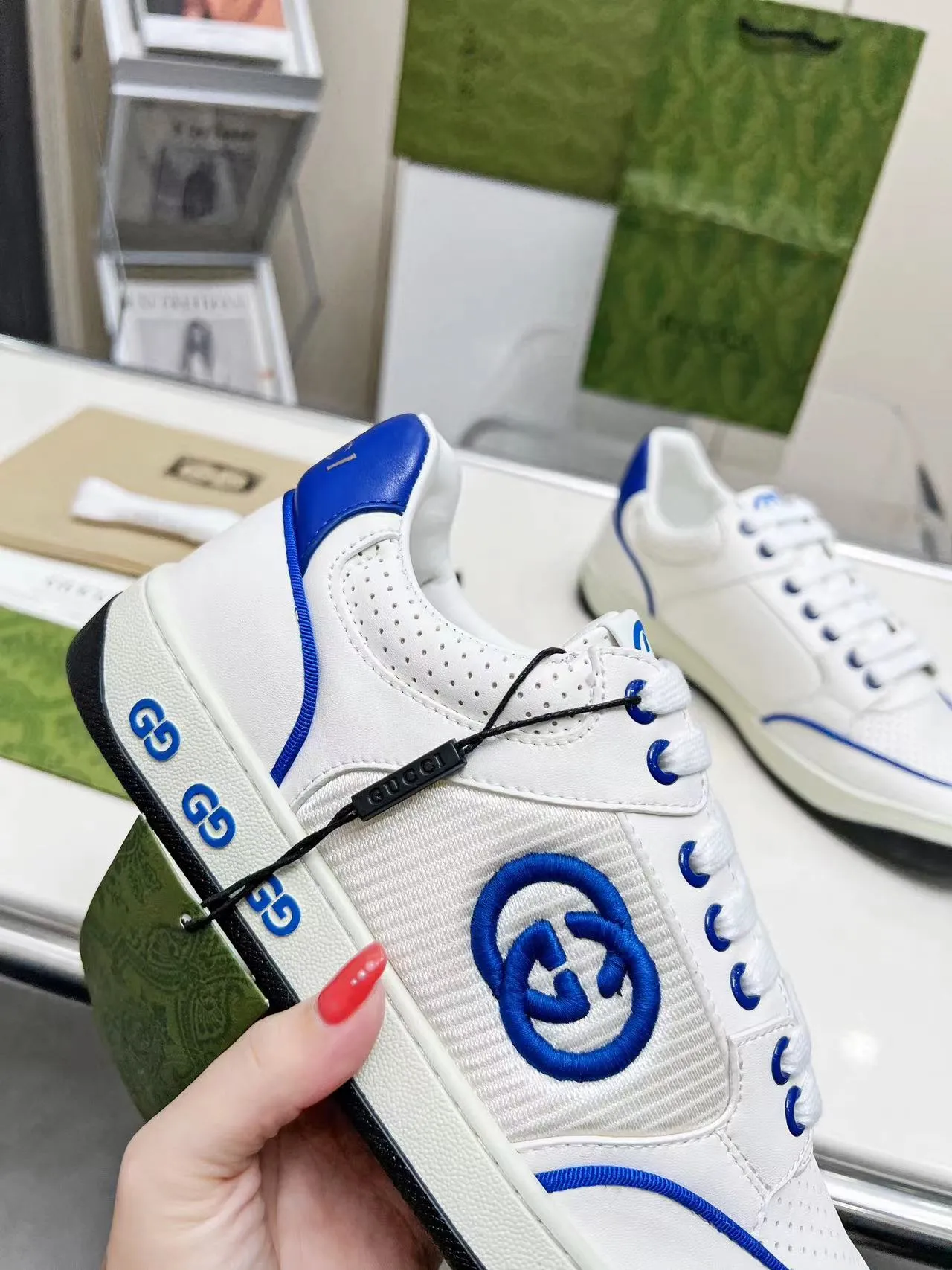 P620 💞💞Gucci G Home’s latest popular sports shoes, couple’s style, casual, retro white shoes 🌸🌸🌸 New popular series. The exquisite and compact interlocking double G logo romantically interprets the aesthetic concept of this series. Made of off-white leather, retro inspiration is cleverly blended into the sneaker design to reinterpret the brand logo. Exquisitely packaged at the delivery counter 🛍📦 ▪️Fabric: Original custom-made imported first-layer cowhide leather ▪️Lining: Original custom-made imported cowhide lining ▪️Outsole: Original molded two-color TPU outsole ▪️Size: Women's 35-40 / Men's 39-45